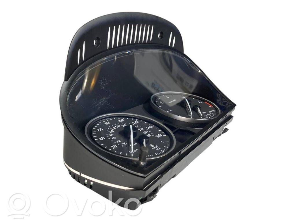 Speedometer (in the instrument panel)