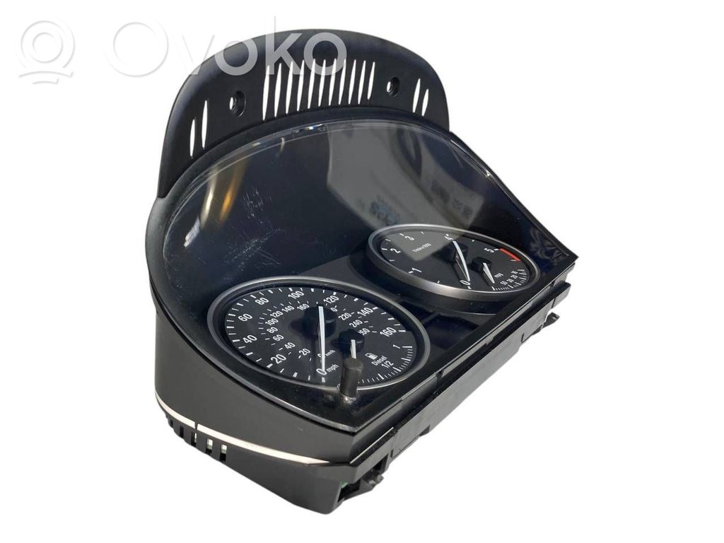 Speedometer (in the instrument panel)
