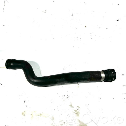 Caurulīte (-es) / šļūtene (-es)