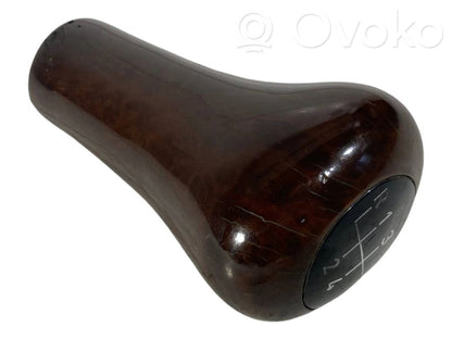 Ātrumu pārslēgšanas sviras dekoratīvā apdare (āda, uzgalis)