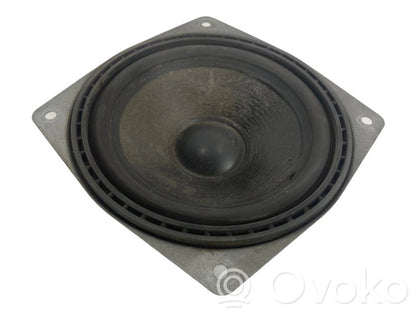 Skaļrunis priekšējā panelī