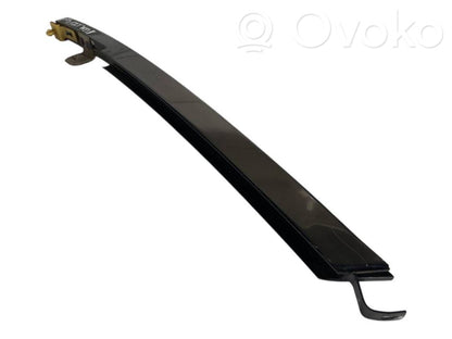 Aizmugurējo durvju vējstikla sliede