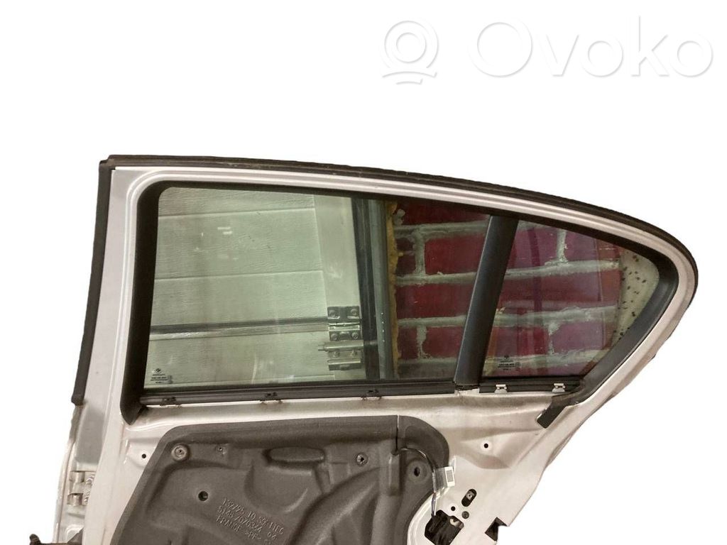 Aizmugurējās durvis