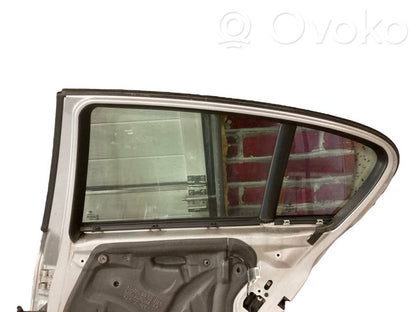 Aizmugurējās durvis