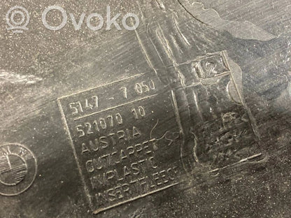 Side decorative trim panel