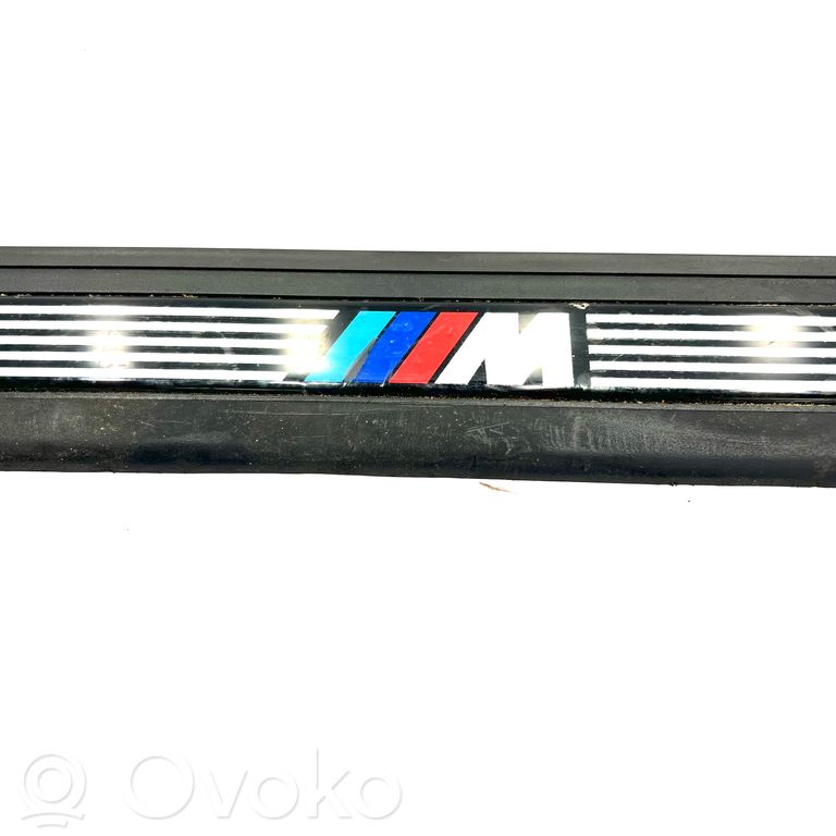 Priekšējā sliekšņa dekoratīvā apdare (iekšējā)