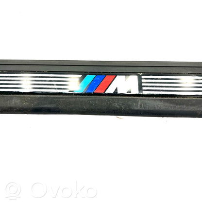 Priekšējā sliekšņa dekoratīvā apdare (iekšējā)