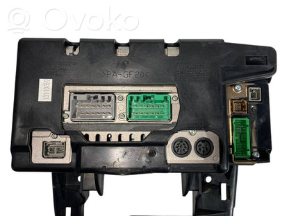 Radio / CD/DVD atskaņotājs / navigācija