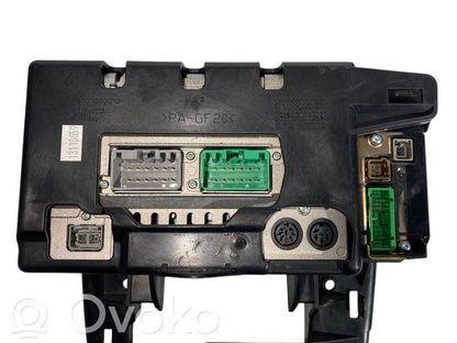 Radio / CD/DVD atskaņotājs / navigācija