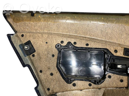 Apšuvums aizmugurējām durvīm