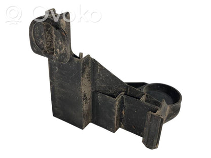 Priekšpusē bampera turētājs