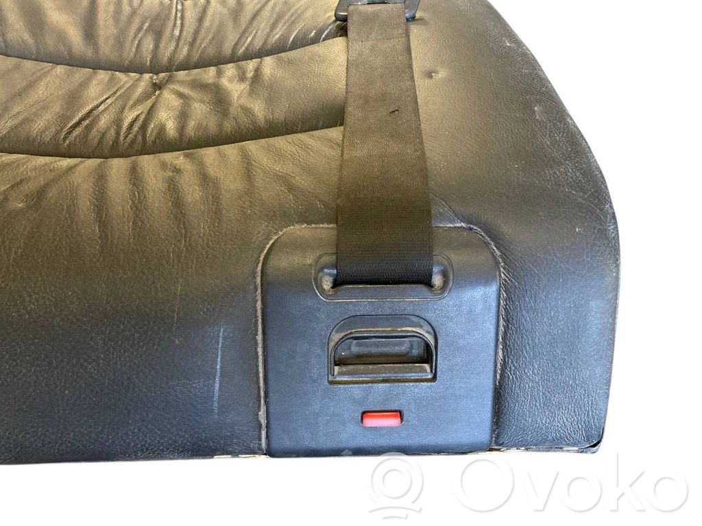 Aizmugurējais sēdeklis