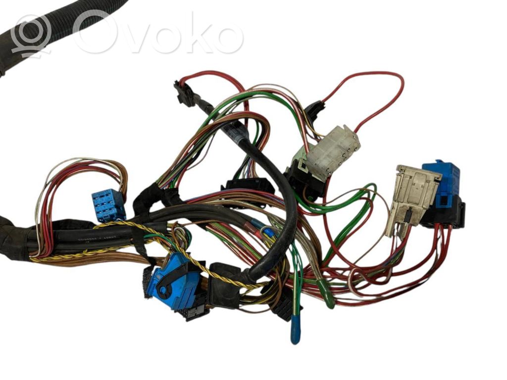 Pārnesumkārbas vadu instalācija