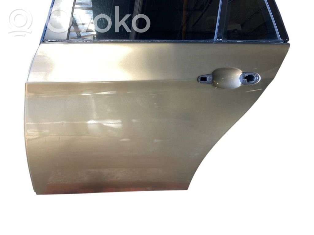 Aizmugurējās durvis