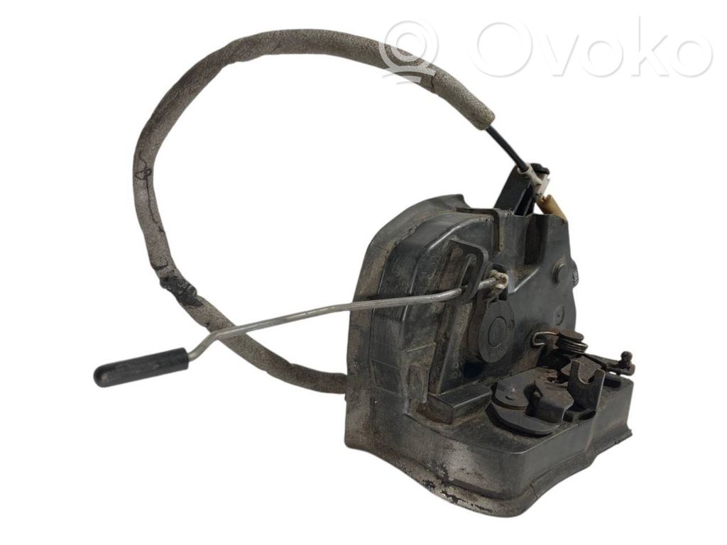 Priekšpusē slēdzene