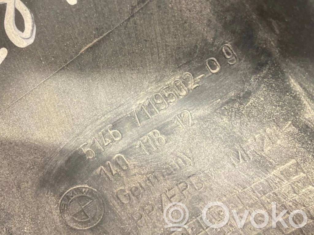 Skaļrunis (-i) aizmugurējā palodzē