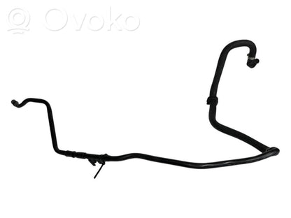 Caurulīte (-es) / šļūtene (-es)
