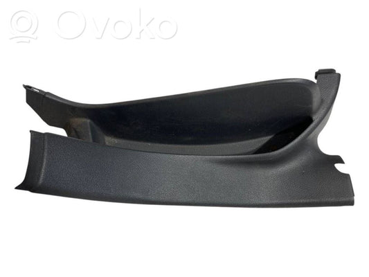 Sānu dekoratīvā apdare pie aizmugurējā sēdekļa (apakšdaļa)