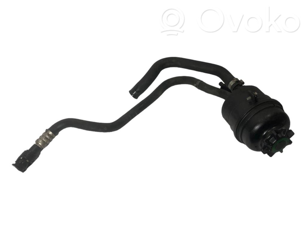 Stūres pastiprinātāja šķidruma tvertne