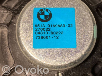 Skaļrunis priekšējā panelī