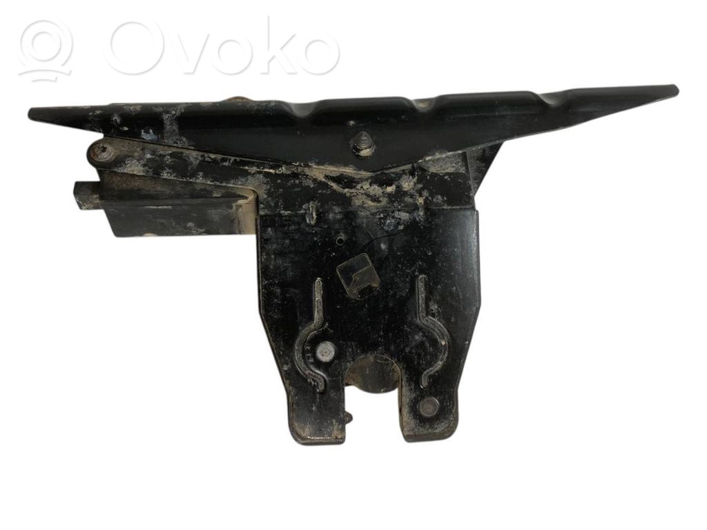 Aizmugurējā pārsega slēdzene