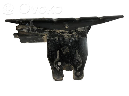 Aizmugurējā pārsega slēdzene