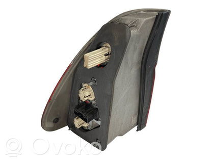 Задний фонарь в кузове