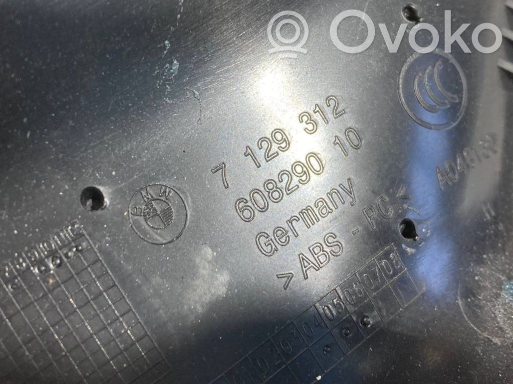 (A) statņa dekoratīvā apdare
