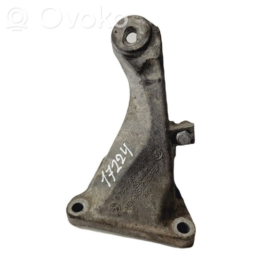 Engine mounting bracket