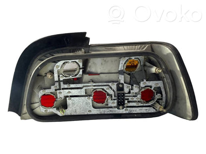 Aizmugurējais lukturis virsbūvē