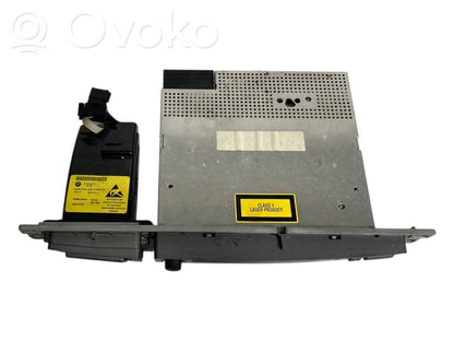 Radio / CD/DVD atskaņotājs / navigācija