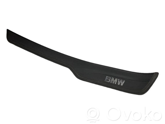 Rear door sill trim (inner)