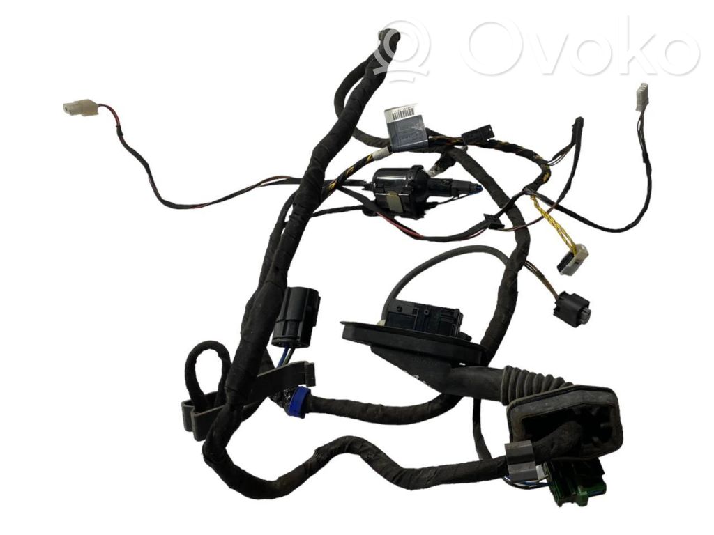 Aizmugurējo durvju vadu instalācija