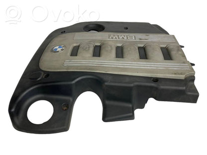 Dzinēja pārsegs (dekoratīva apdare)