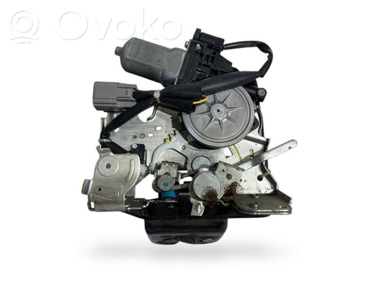 Aizmugurējā pārsega slēdzene