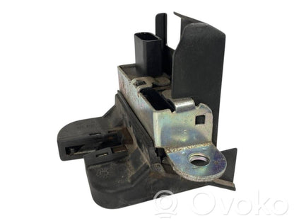 Aizmugurējā pārsega slēdzene