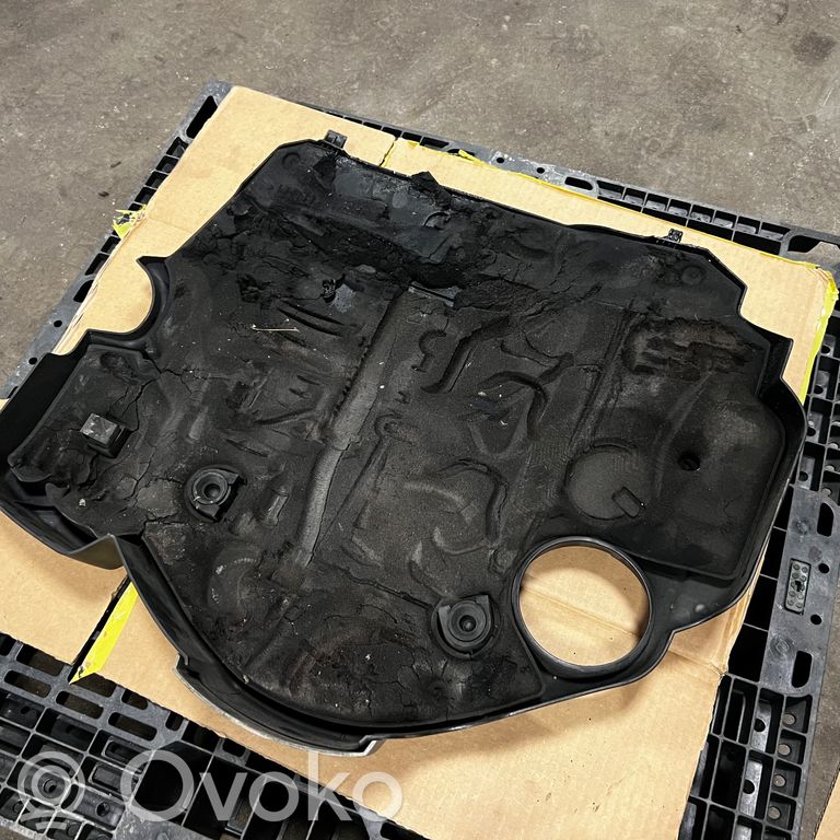 Dzinēja pārsegs (dekoratīva apdare)