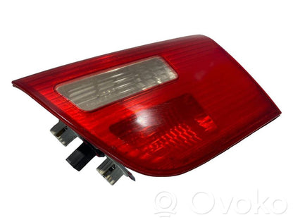 Aizmugurējais lukturis pārsegā