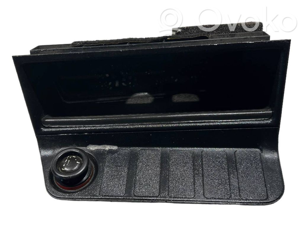 Cigarešu aizdedzināmā dekoratīvā apdare