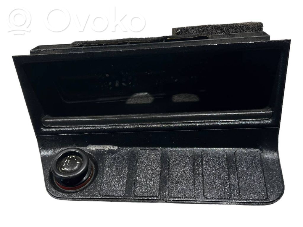 Cigarešu aizdedzināmā dekoratīvā apdare