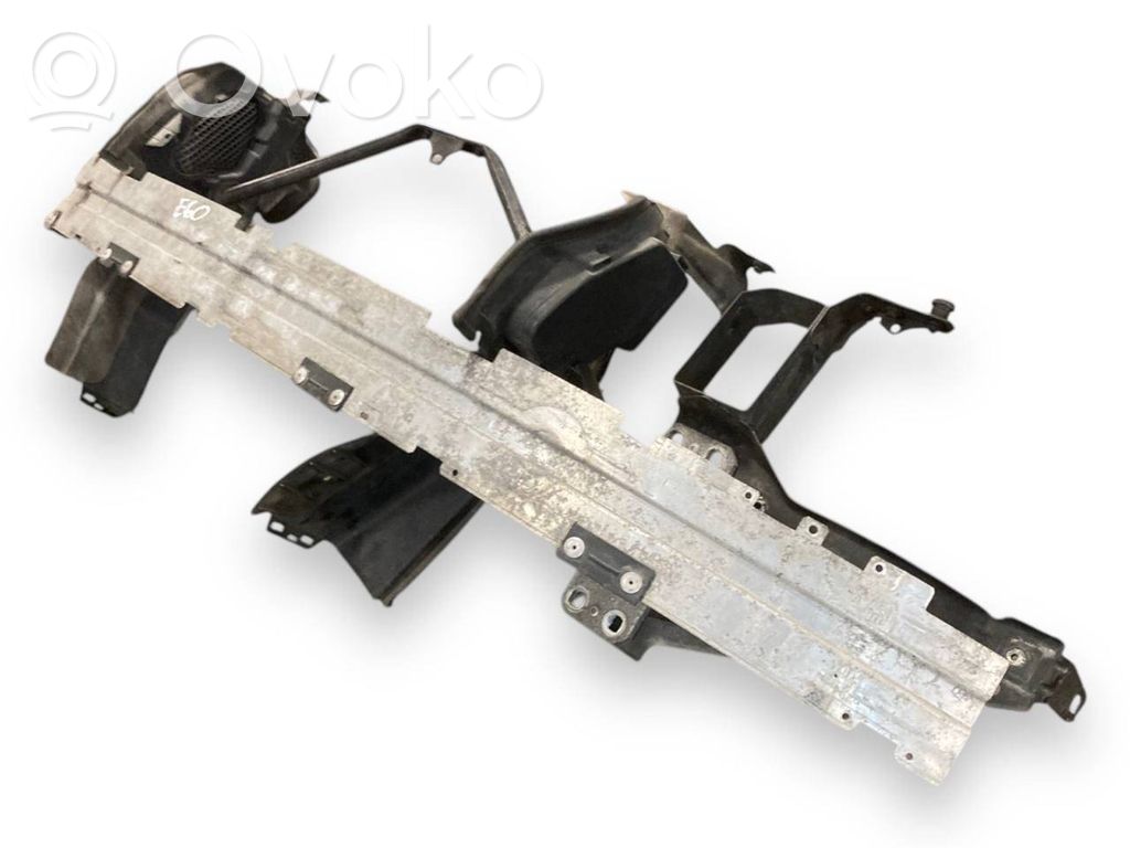 Priekšpusē bampera sija / balka