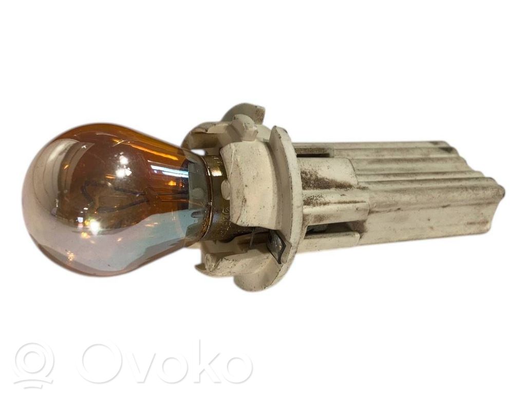 Aizmugures spuldzes vāka turētājs