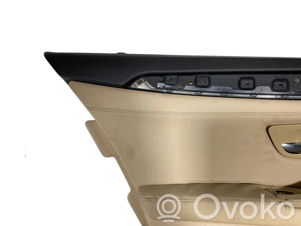 Apšuvums aizmugurējām durvīm