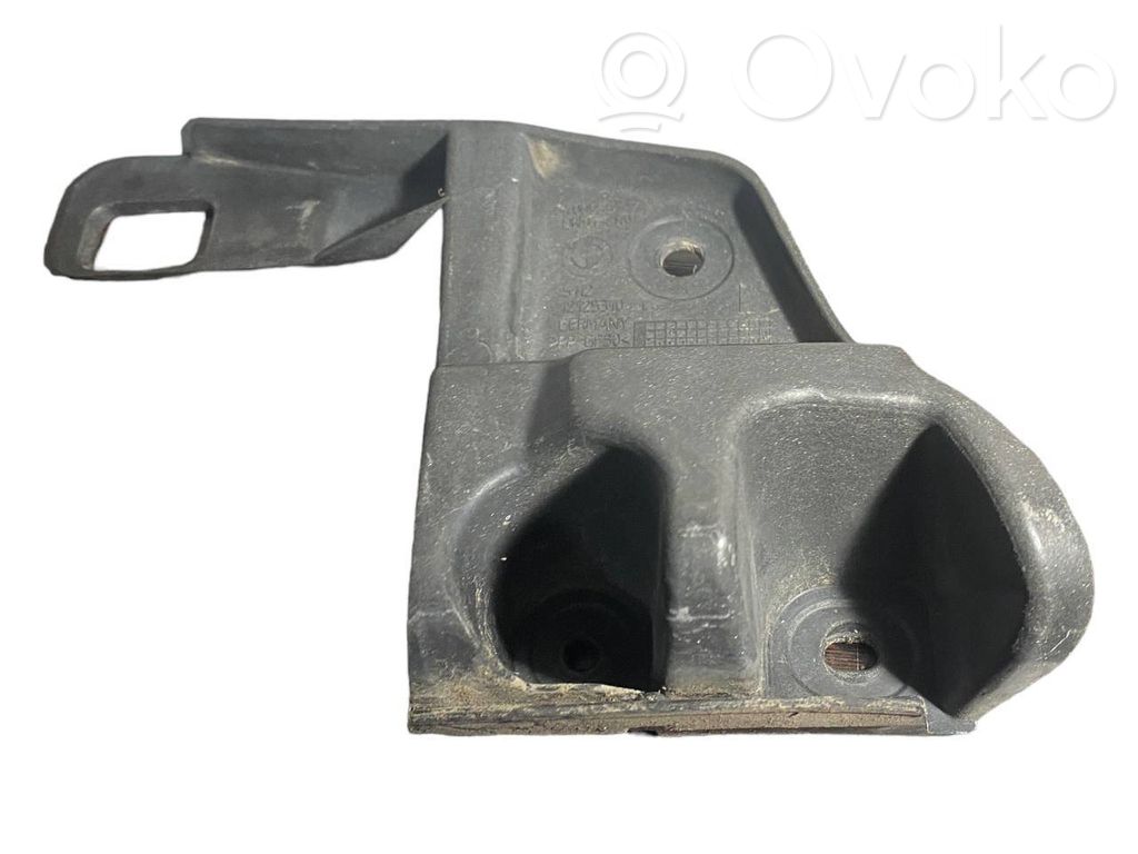 Priekšpusē bampera turētājs