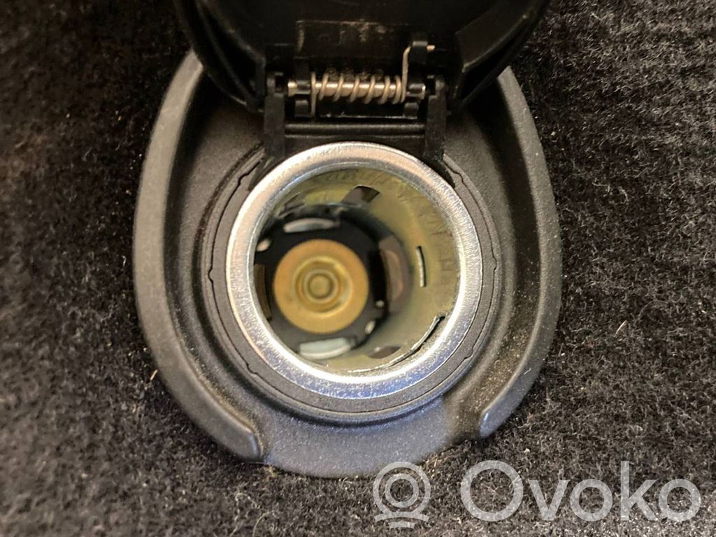 Side decorative trim panel