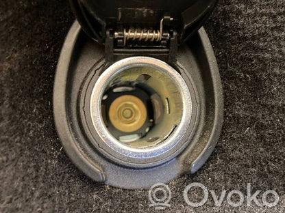 Side decorative trim panel