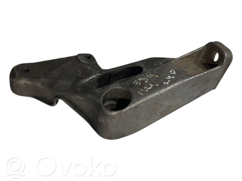 Dzinēja nostiprināšanas stiprinājums-kronšteins