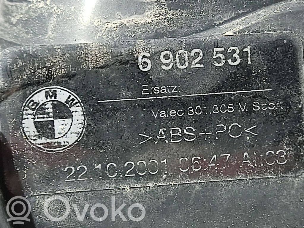 Задний фонарь в кузове