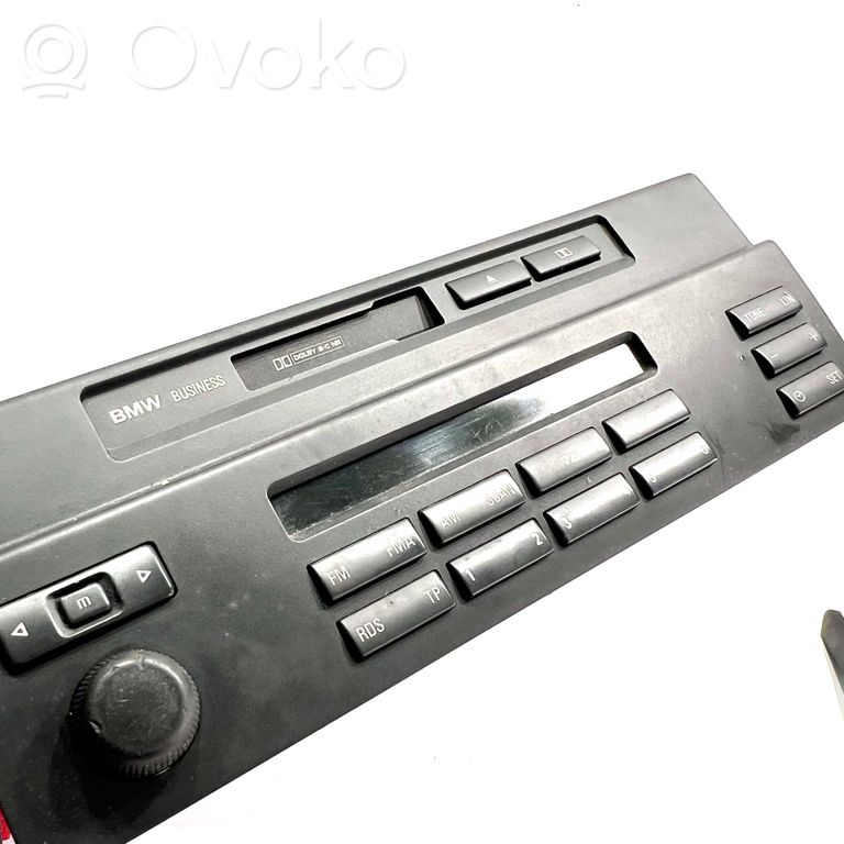 Radio / CD/DVD atskaņotājs / navigācija