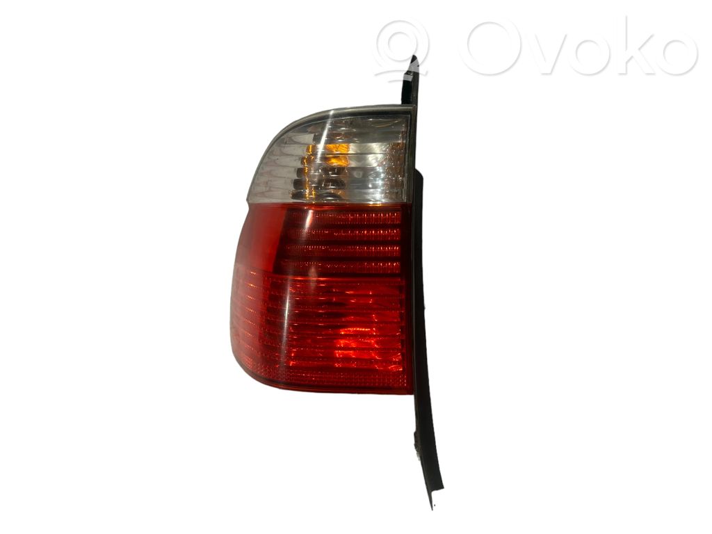 Задний фонарь в кузове